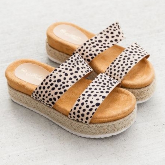 Cheetah Print Espadrille sandal - Picture 2 of 5